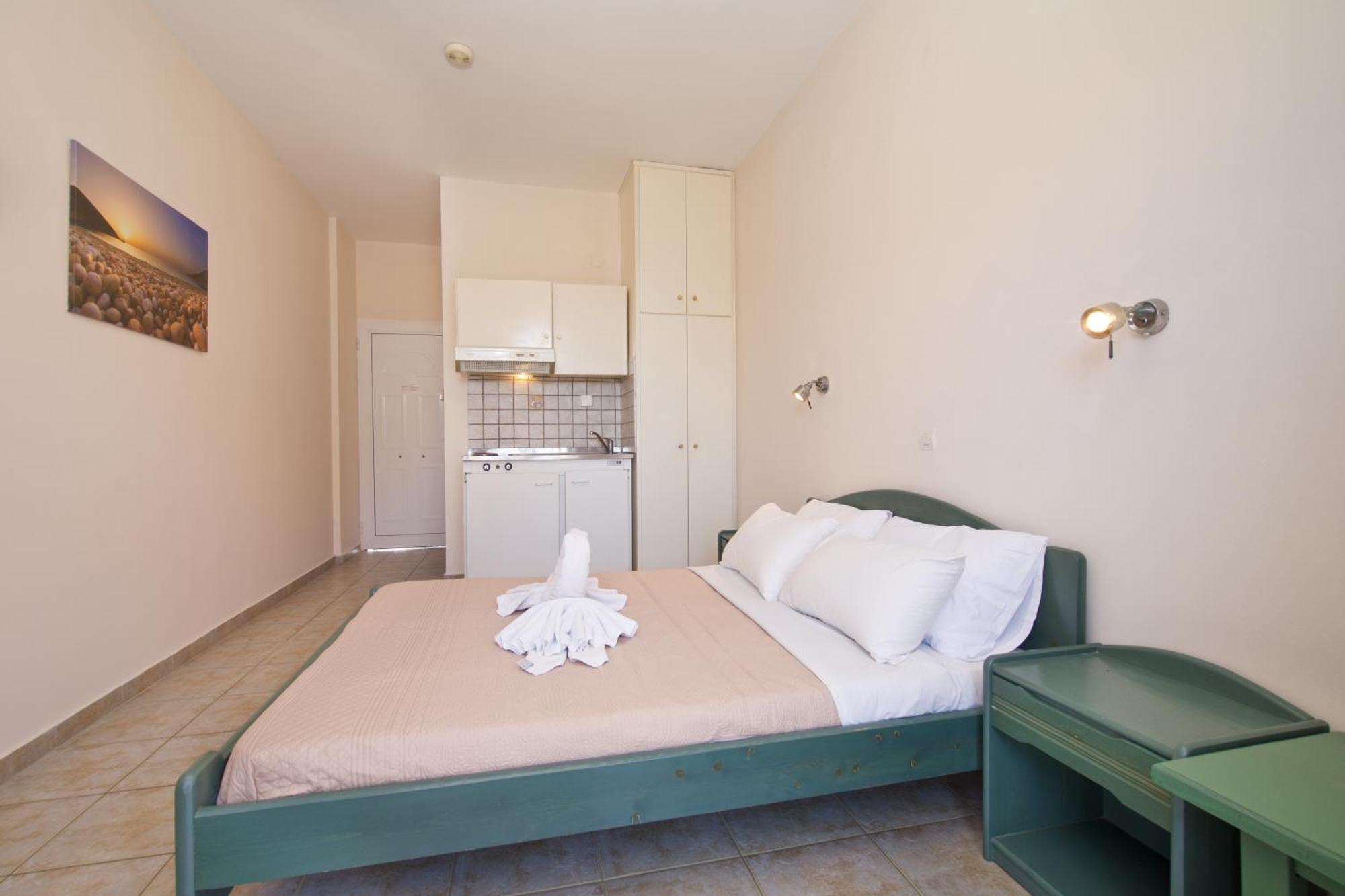 Theodora Studios & Apartments Skala  Экстерьер фото
