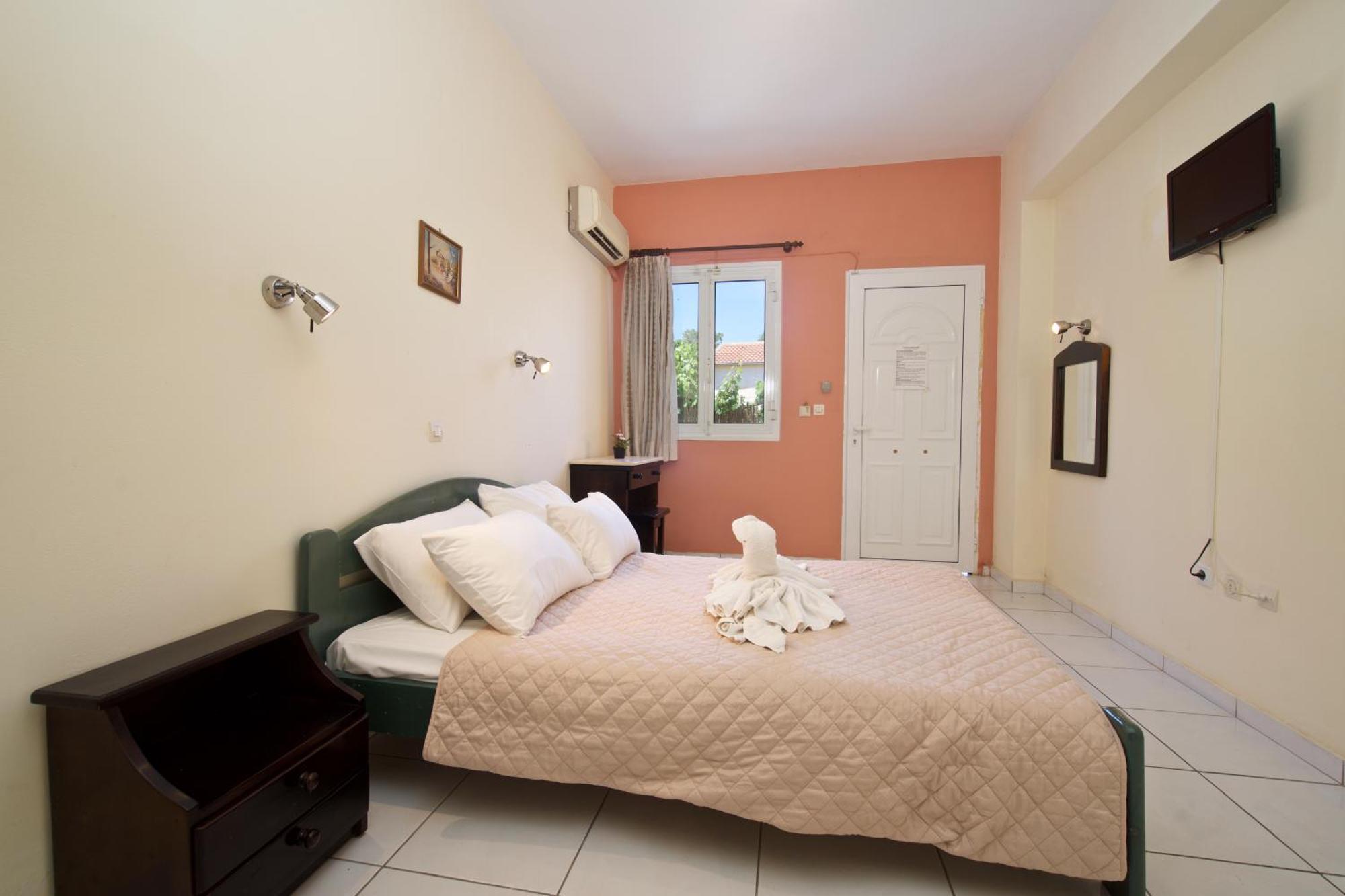 Theodora Studios & Apartments Skala  Экстерьер фото