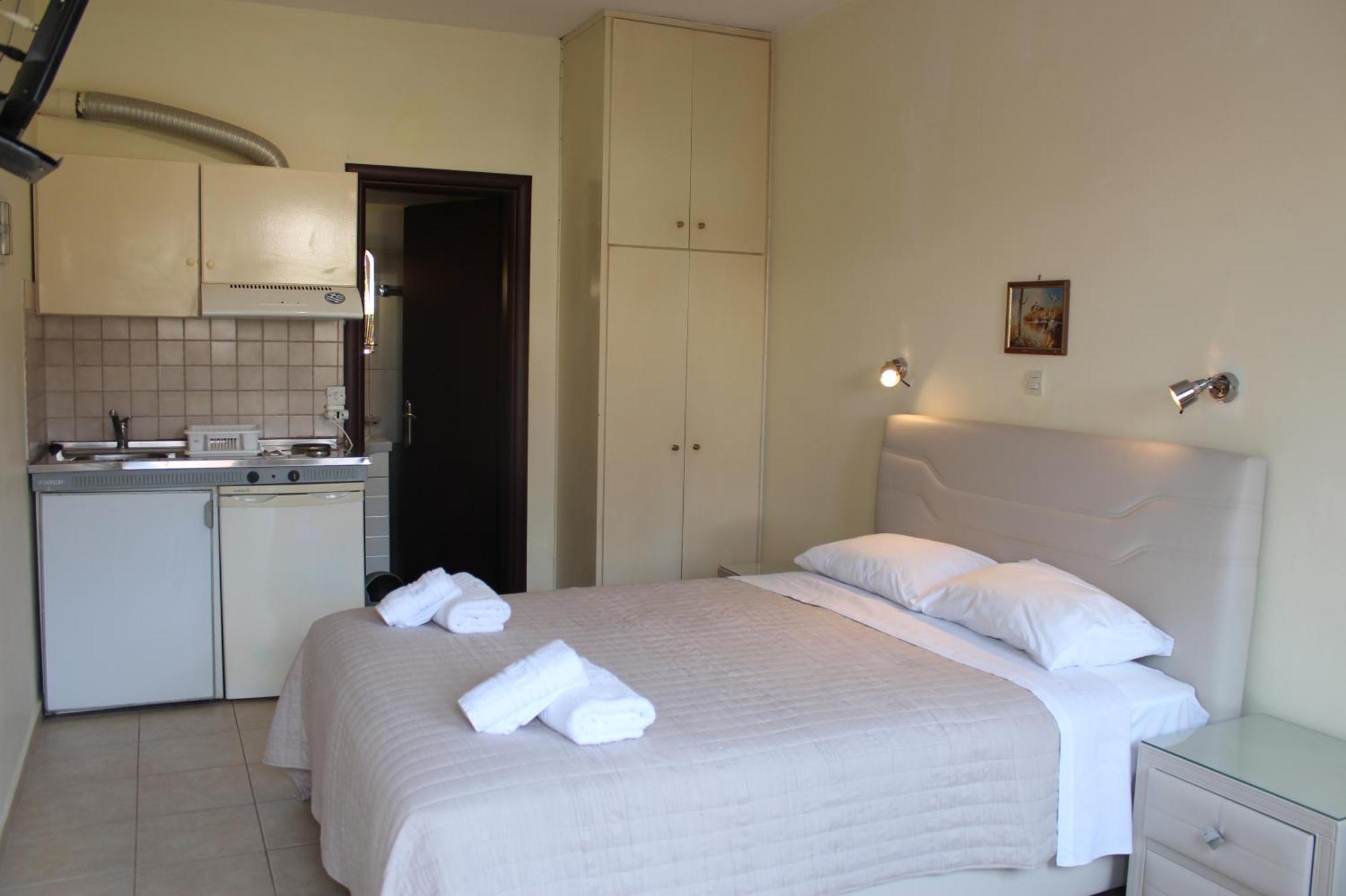 Theodora Studios & Apartments Skala  Экстерьер фото