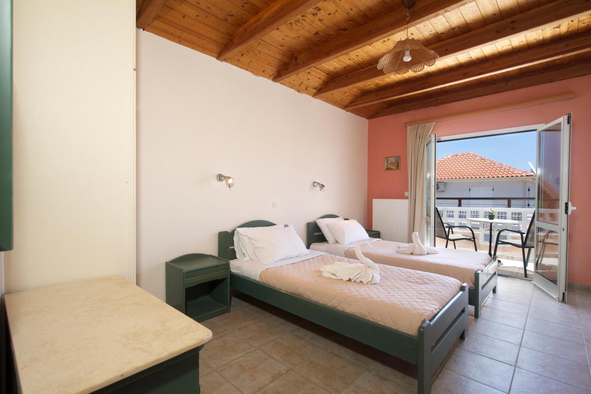 Theodora Studios & Apartments Skala  Экстерьер фото