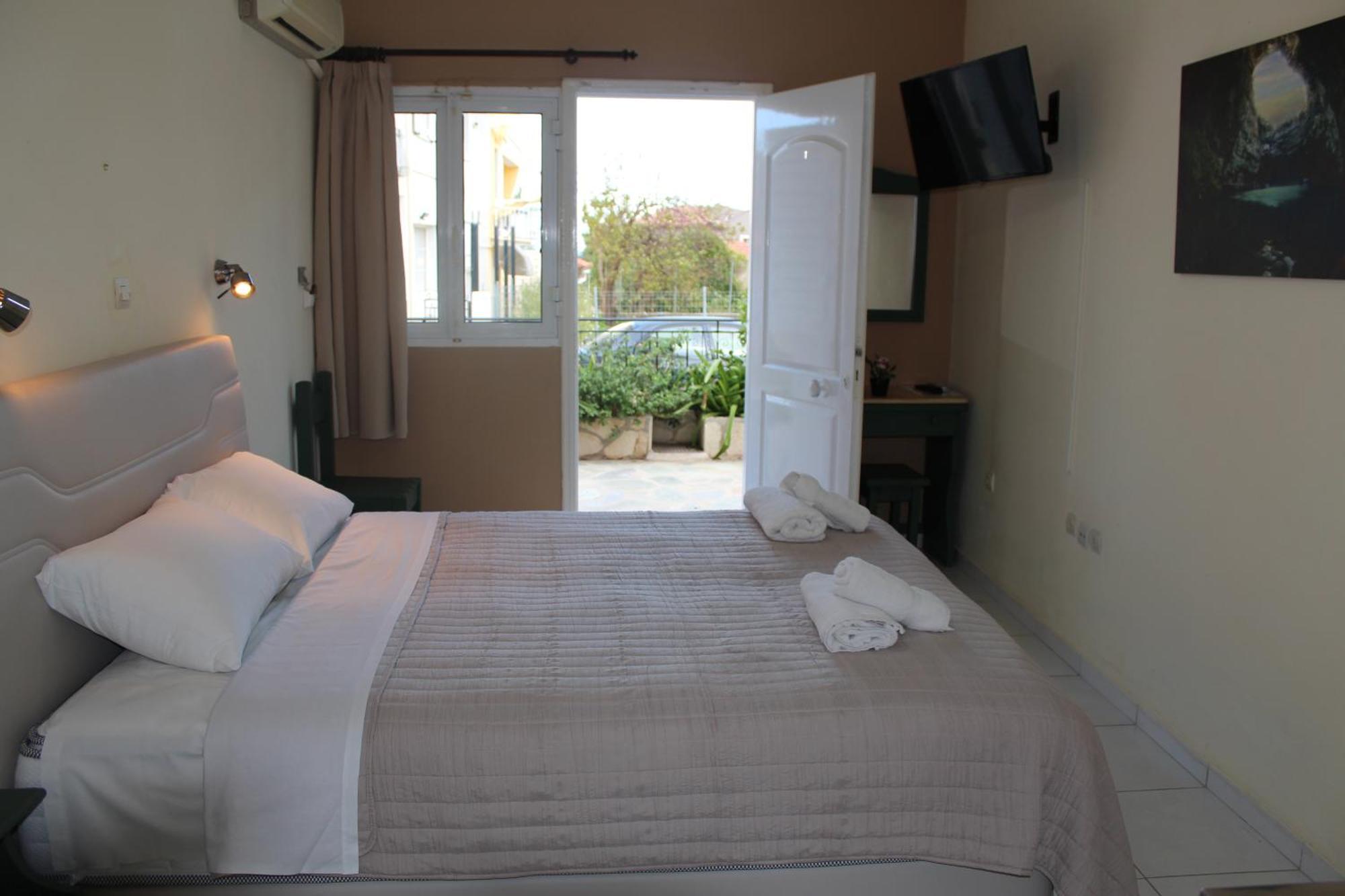 Theodora Studios & Apartments Skala  Экстерьер фото