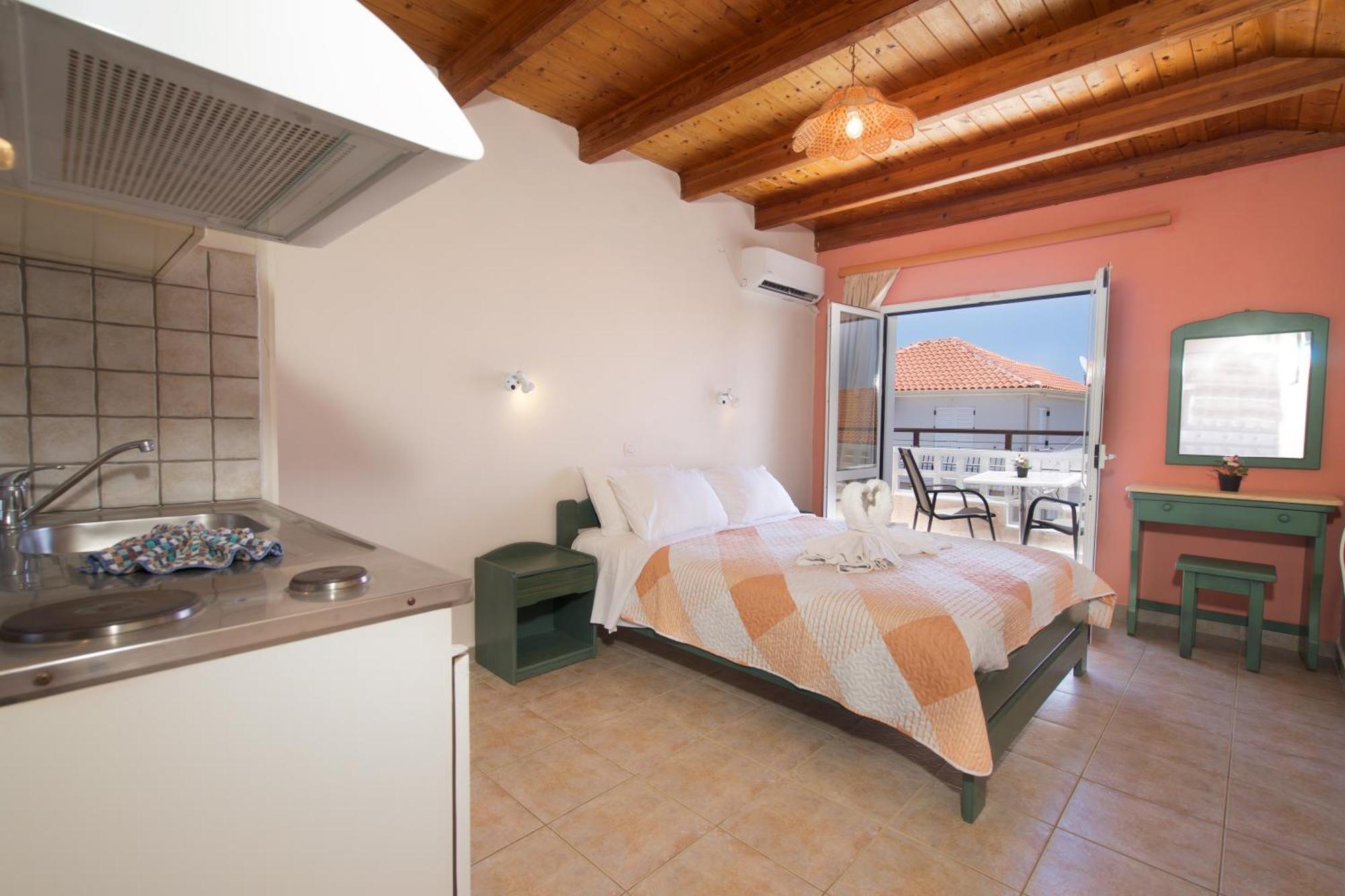 Theodora Studios & Apartments Skala  Экстерьер фото